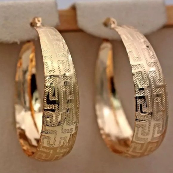 NEW Yellow Gold 2'' Textured Round Hoop Earrings - Picture 5 of 6